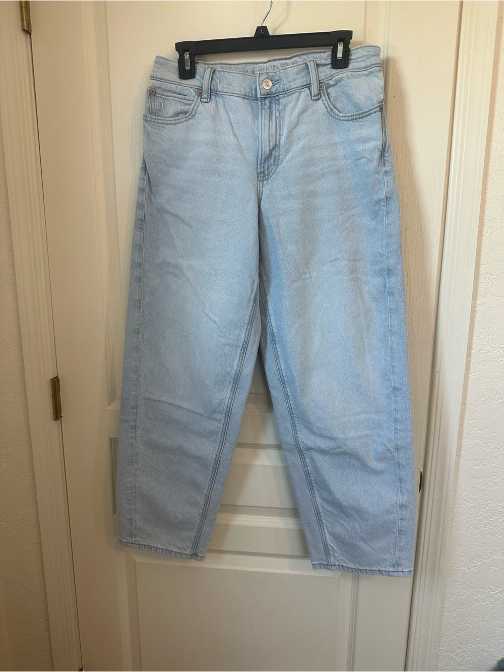 American Eagle Outfitters Light Blue Denim Jeans - STRIGID